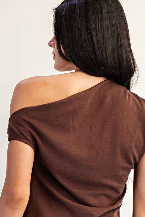 COCOA CHARM ONE-SHOULDER TOP